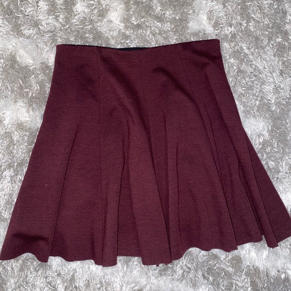 Burgundy slimming A-line skirt 💃🏼 - Picture 2 of 4
